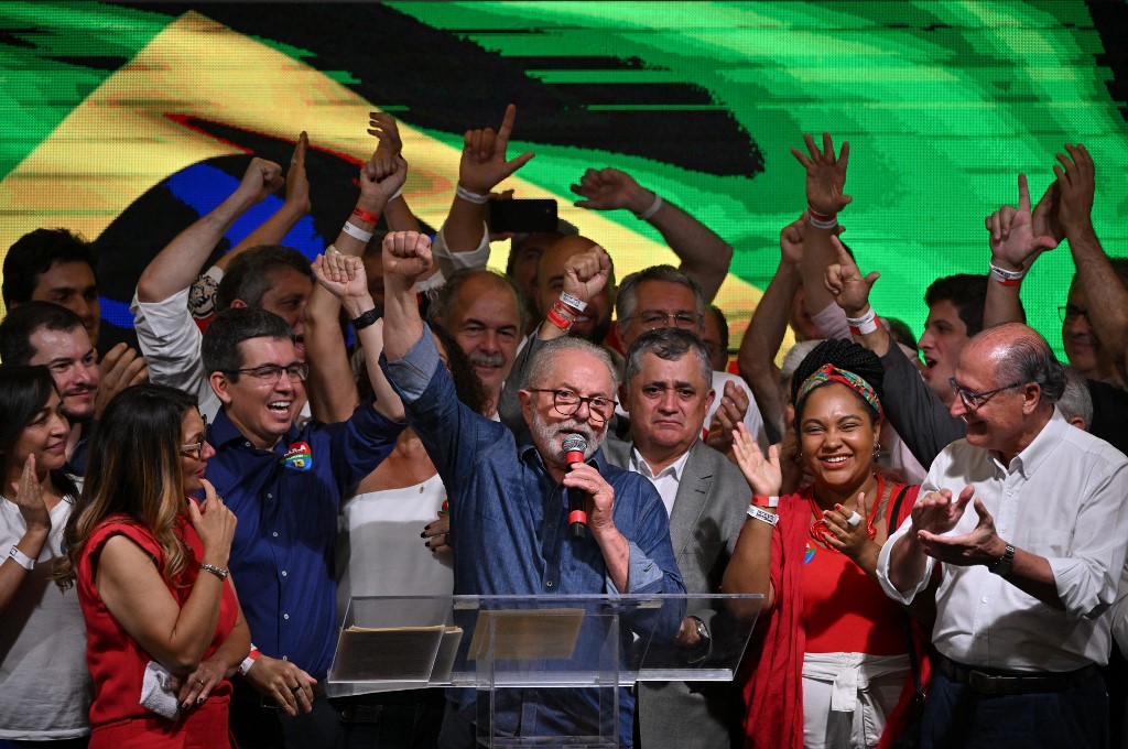 Luiz Inácio Lula da Silva dando su discurso como ganador de las elecciones presidenciales. (AFP)