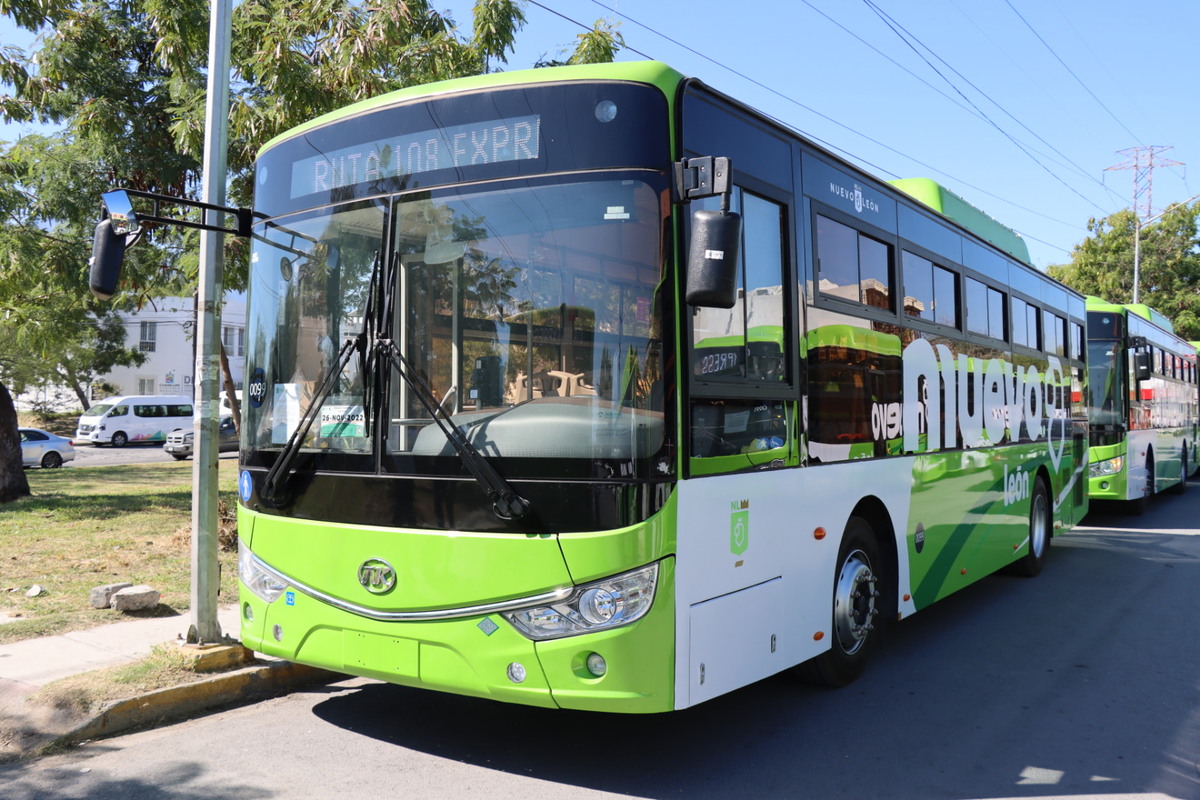 Presentan nuevos camiones en Guadalupe. Foto: Especial