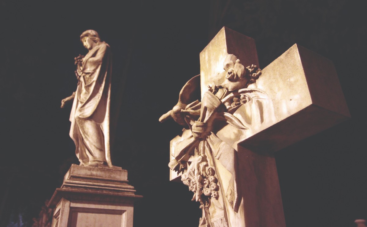 Sus sepulcros forman parte del pasillo principal del camposanto. (Iván Carmona)