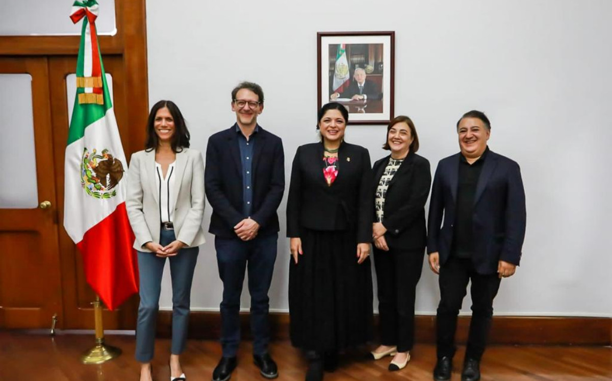 Los nuevos directores del Ex Teresa Arte Actual, de la Fonoteca Nacional, del Museo del Palacio de Bellas Artes y del Canal 22, con la secretaria s Cu