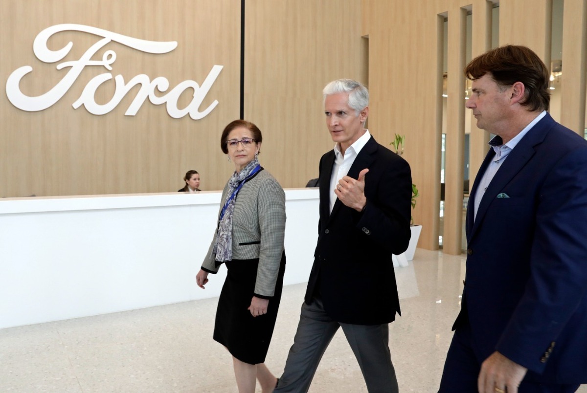 El gobernador informó que Ford cuenta con cuatro plantas.