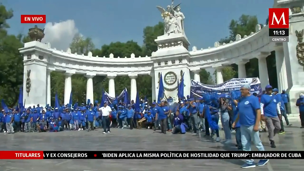 Marchan miembros del sindicato de la Sedema en Avenida Juarez