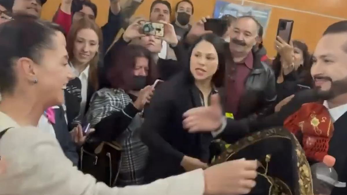 Reciben a Sheinbaum con mariachis en Ciudad Juárez