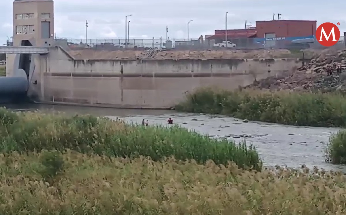 Rescatan a migrantes en el rio Bravo. (Javier Hernández)