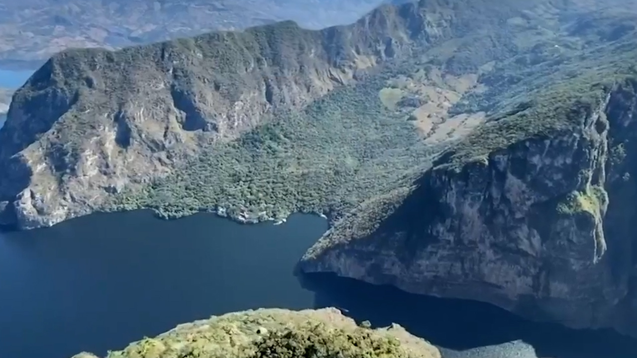 Rutilio Escandón supervisa los trabajos de limpieza en el cañón del sumidero