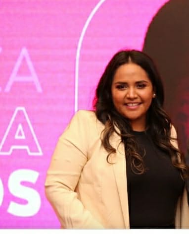 Sharon Alarcón Brand Marketing Head de Avon. Especial