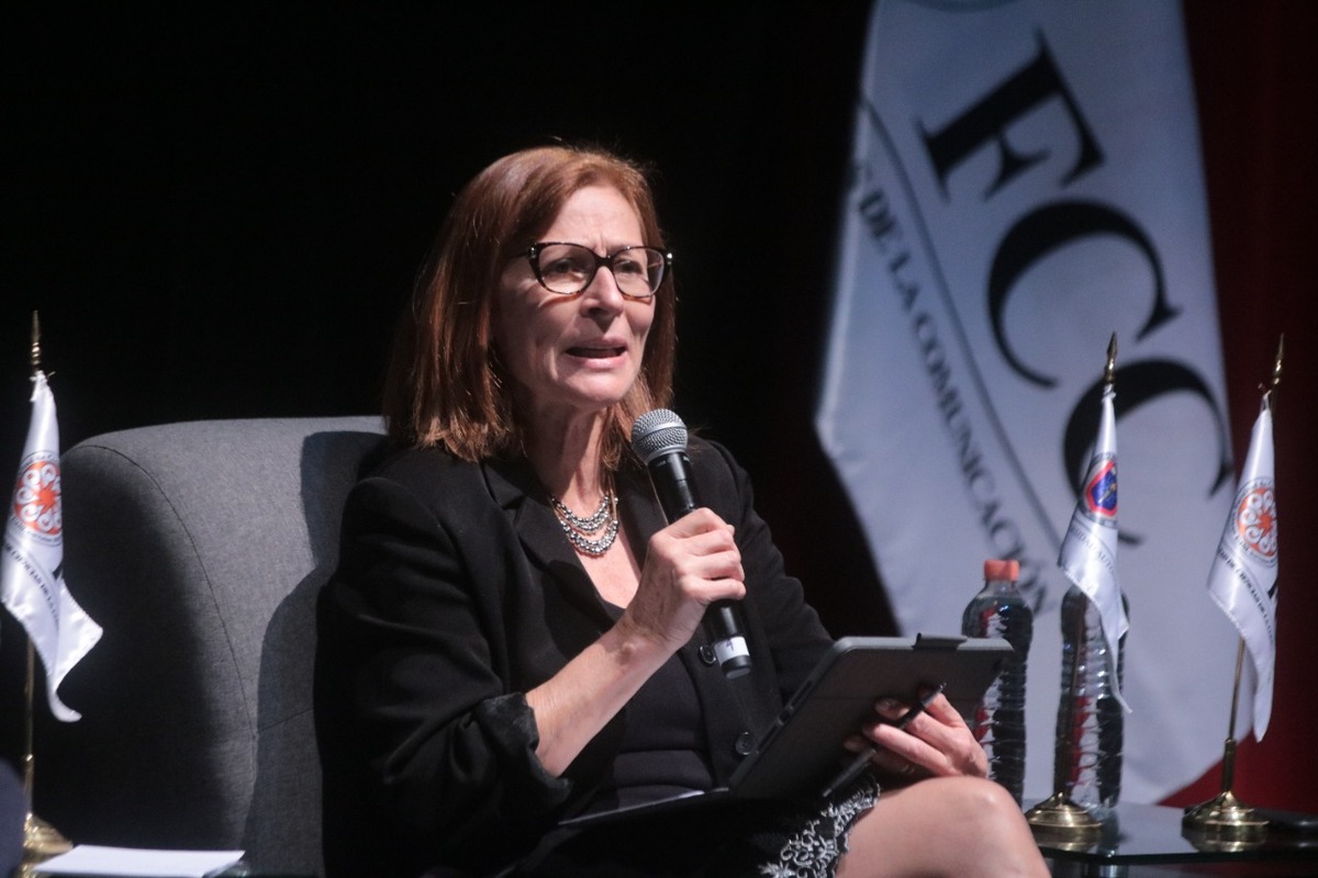Tatiana Clouthier en Teatro Universitario. Foto: Leonel Rocha