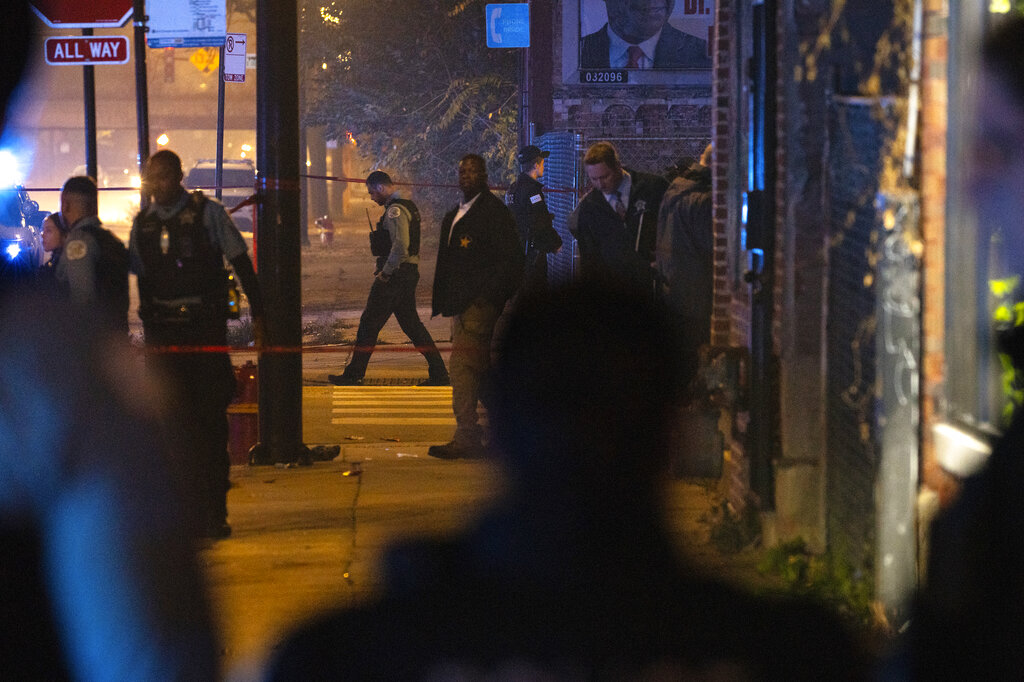 Las autoridades atendieron el tiroteo durante la noche de Halloween. (AP)