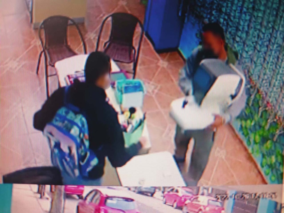 Cámaras de seguridad del negocio captaron el robo.