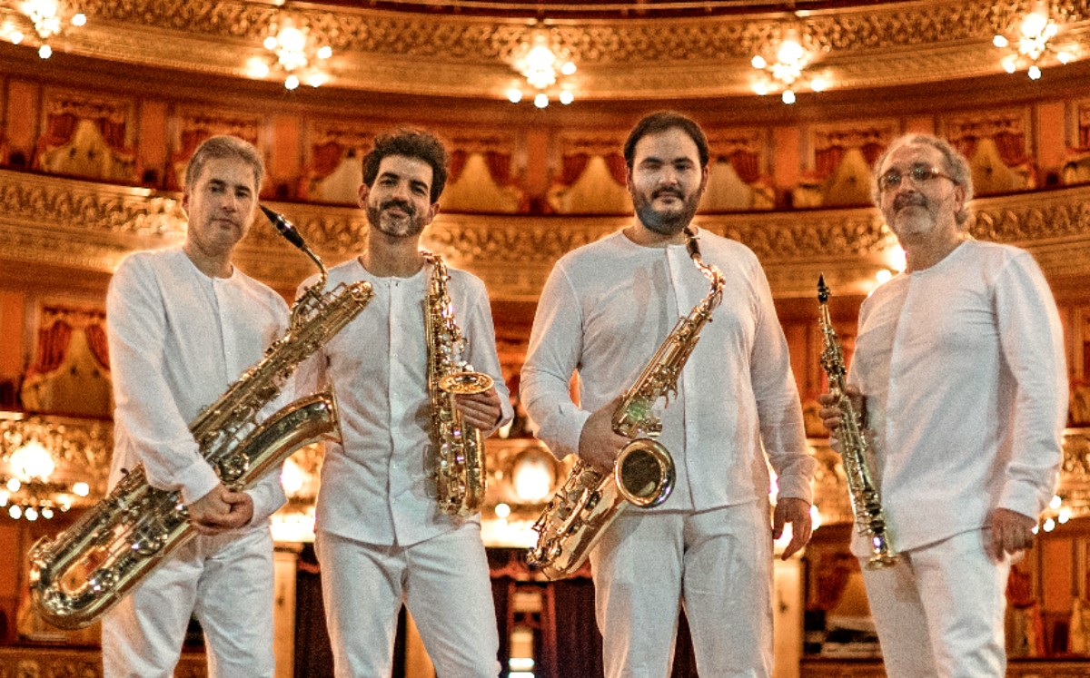 El grupo en el Teatro Colón | Foto: Lamia