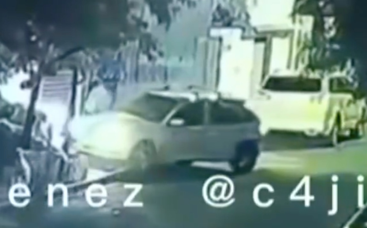 El hombre atropelló una vez a la mujer e intentó hacerlo de nuevo. (Especial)