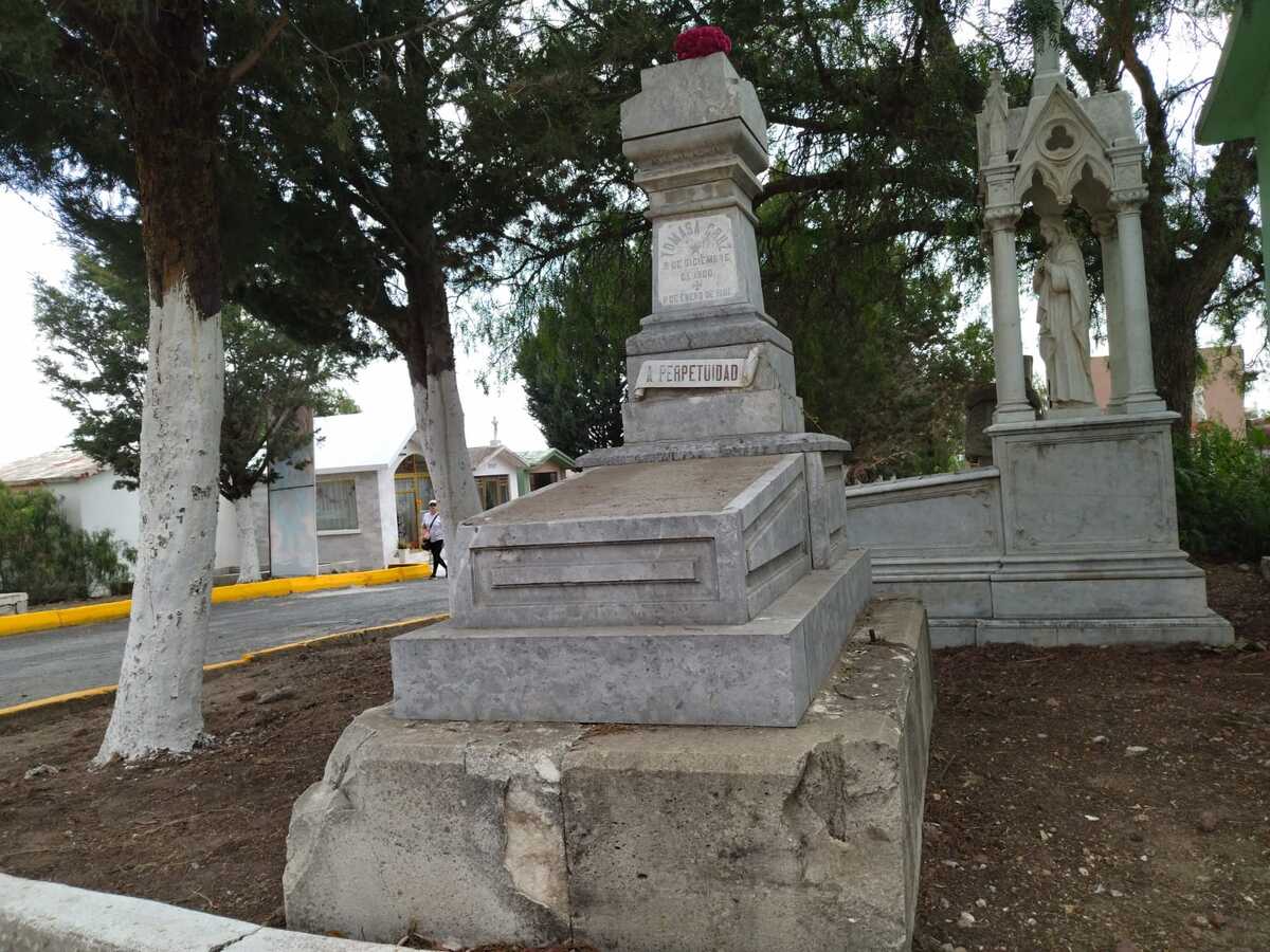 Primera fosa del Panteón Municipal de la niña Tomasa Cruz (Alejandro Reyes)