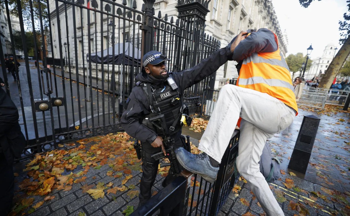La manifestación de los ecologistas de Just Stop Oil en Downing Street. | Foto: London News Pictures