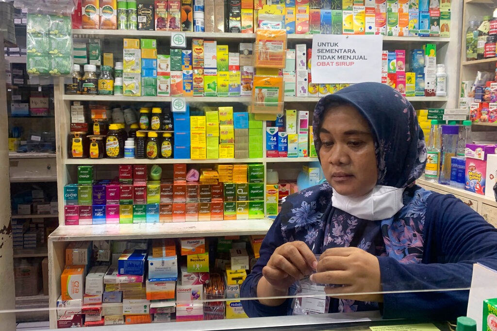 Mueren niños en Indonesia por jarabes contaminados | AP