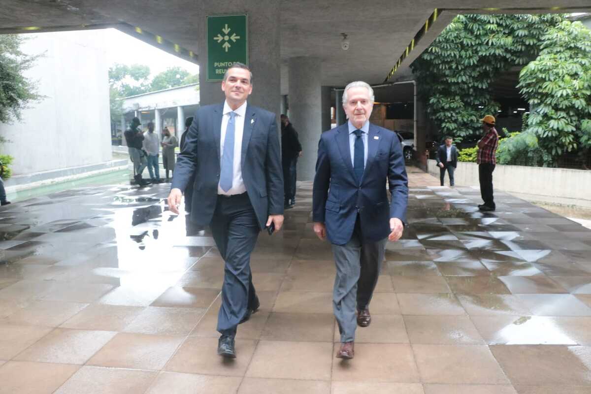 El presidente de la Cámara de Diputados, Santiago Creel, se reunió hoy con el Congreso de Nuevo León | Leonel Rocha
