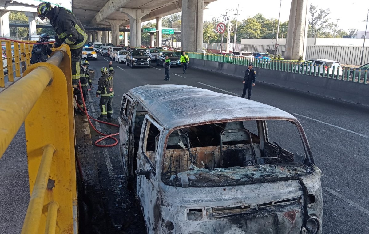 El incendio ocurrió en los carriles centrales de Periférico, con dirección sur. | César Velázquez
