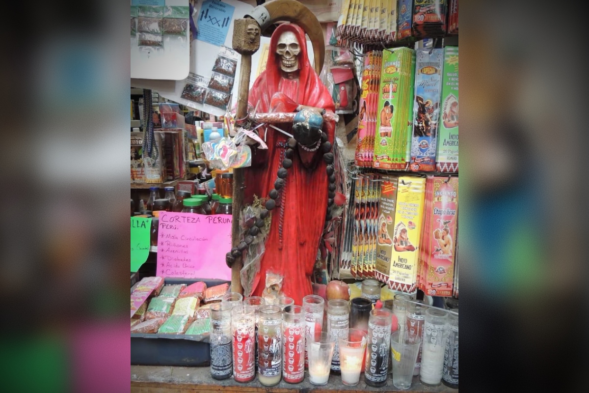 En el Día de Muertos, fieles devotos a la Santa Muerte le rinden culto | Notivox Digital