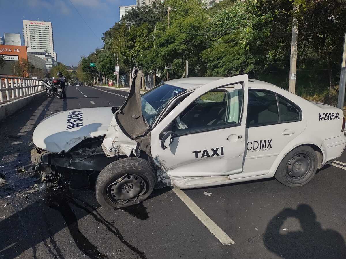 Paramédicos del ERUM diagnosticaron que las lesiones del conductor no eran graves. | Carlos Tejeda