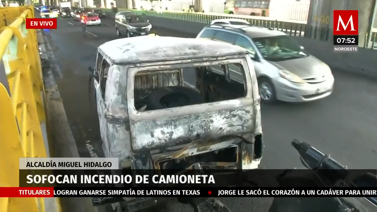 Sofocan incendio de camioneta en Periférico