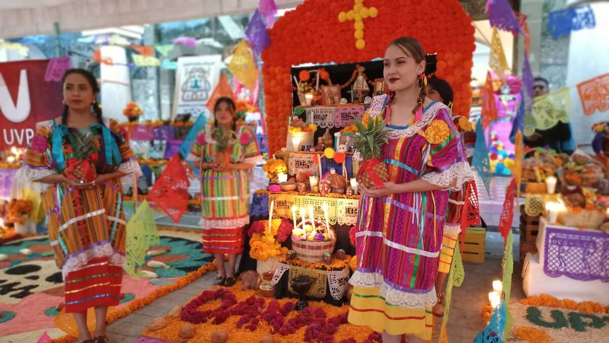 En Tehuacán, 13 universidades participaron en exposición de ofrendas | Especial