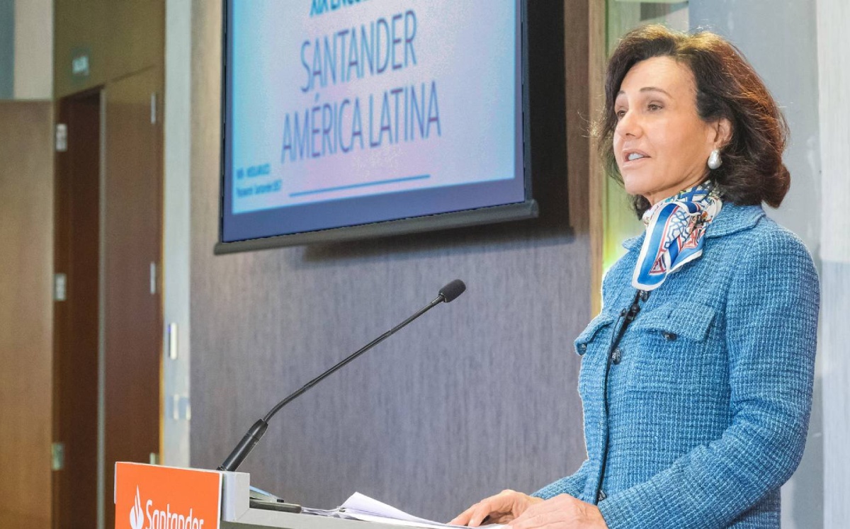 Ana Botín, presidenta de Banco Santander, habla en conferencia en el 75 aniversario de la institución bancaria en España. Foto: (Especial)