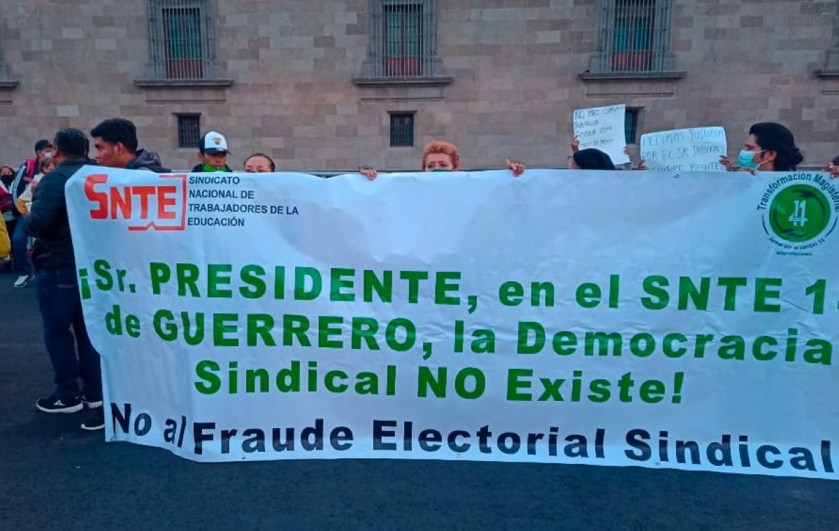 Los docentes piden revisar los resultados de la elección de secretario sindical.|  César Velázquez