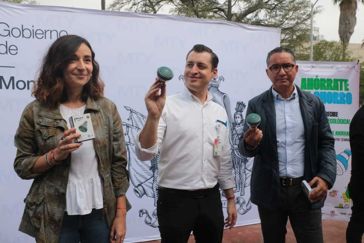 Este día se entregaron 4 mil 500 regaderas. Foto: Leonel Rocha