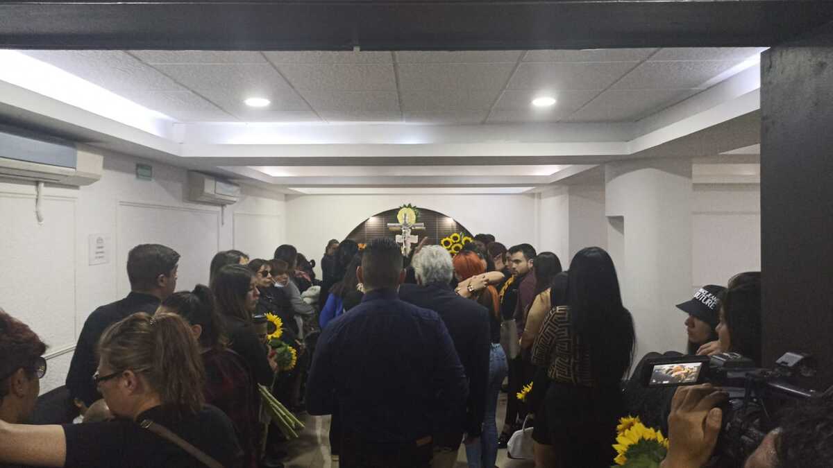 Familiares y amigos se dieron cita para realizar las exequias y despedirse de la joven.