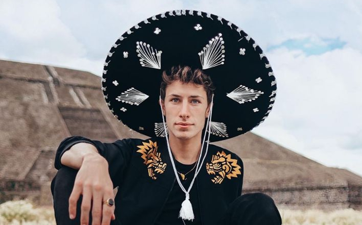 Instagram: @juanpazurita