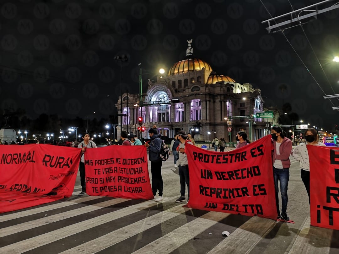 Los manifestantes están en defensa del normalismo rural.