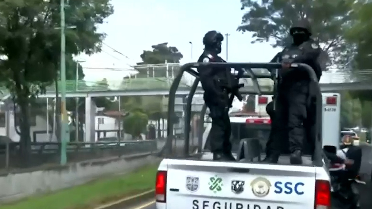 Murillo Karam es trasladado al hospital "Dr. Belisario Domínguez"