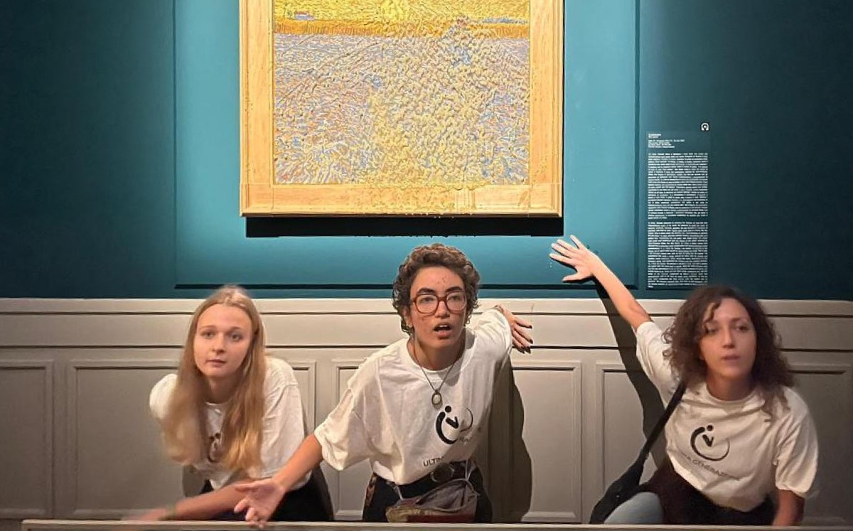 Activistas arrojan guisantes a obra de Van Gogh | AFP