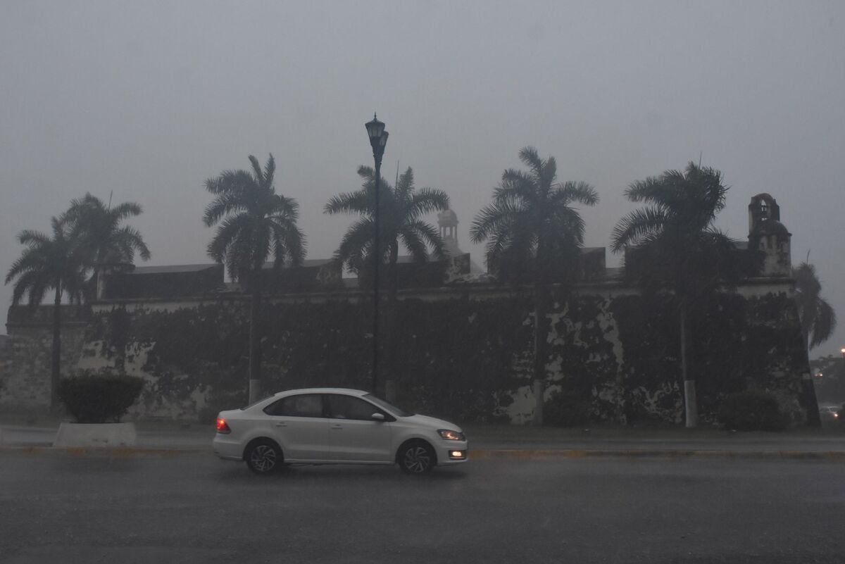 Se esperan lluvias intensas en Veracruz por el paso de la depresión tropical 'Lisa'. | Cuartoscuro