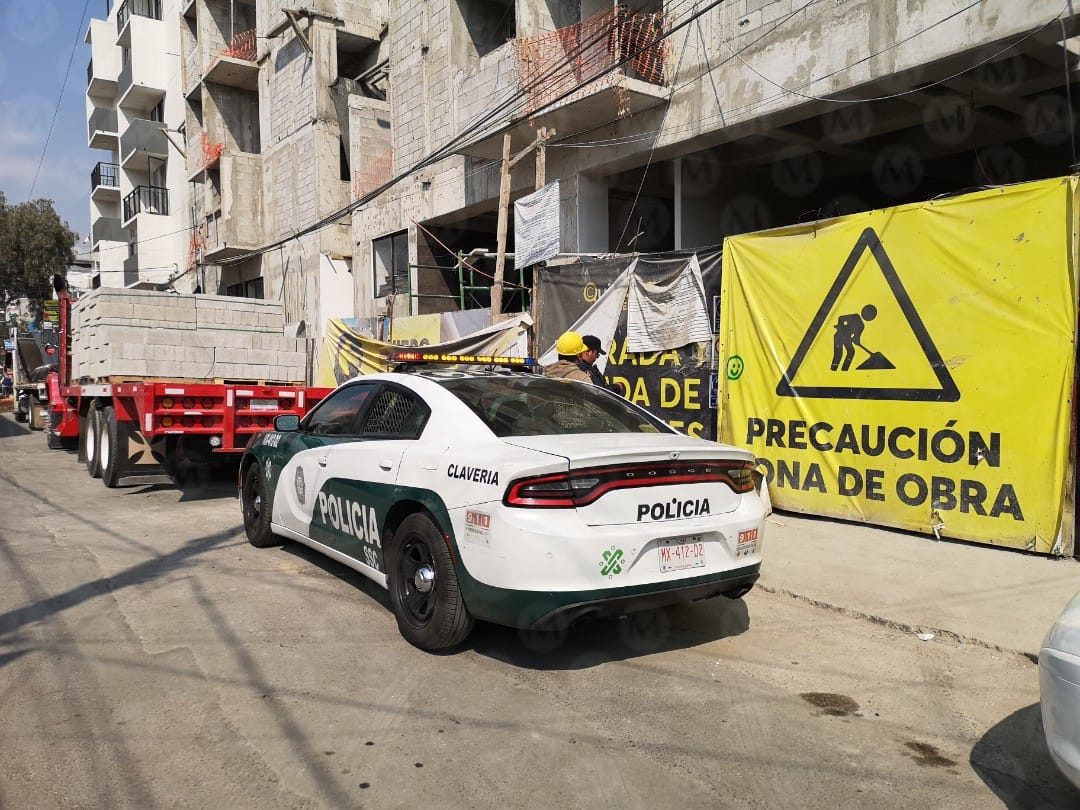 Policía de la SSC resguarda la zona en espera de personal del FGJ | Jorge Becerril