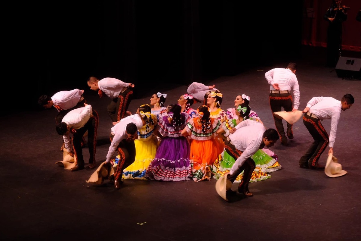Mariachi Ciudad de Guadalajara y el Ballet Folclórico Guadalajara (Especial)