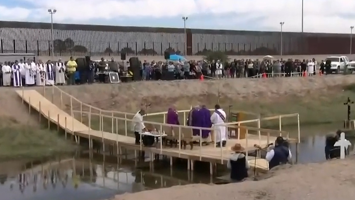 Realizan misa binacional por migrantes fallecidos en Ciudad Juárez