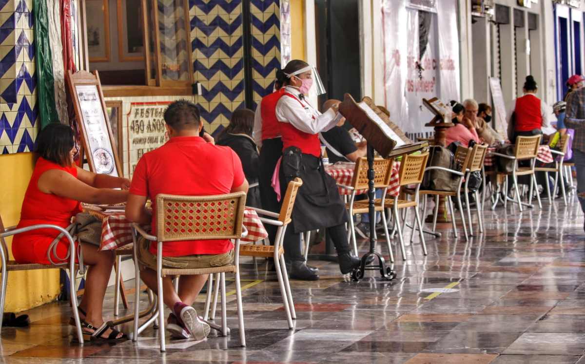 Restaurantes en Puebla recuperan empleos | Melanie Torres