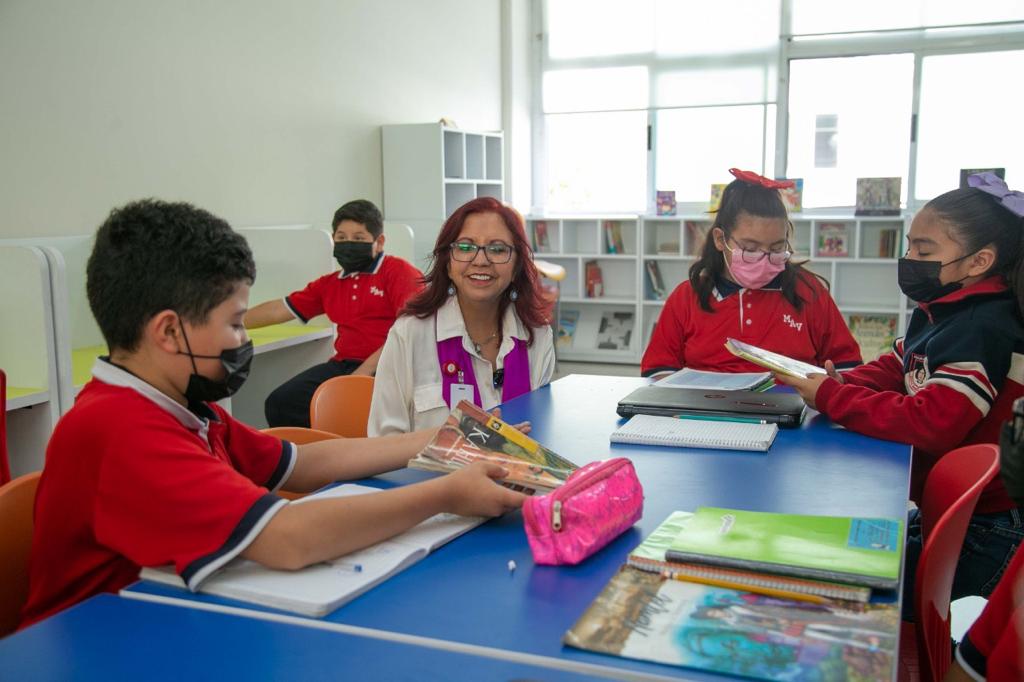 Leticia Ramírez Amaya escuchó opiniones y aclaró dudas respecto al Plan de Estudios para Educación Primaria. Foto: Especial