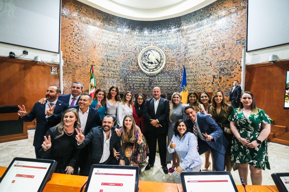 Rinde Alfaro Cuarto Informe de Gobierno en el Congreso del Estado (Cortesía)