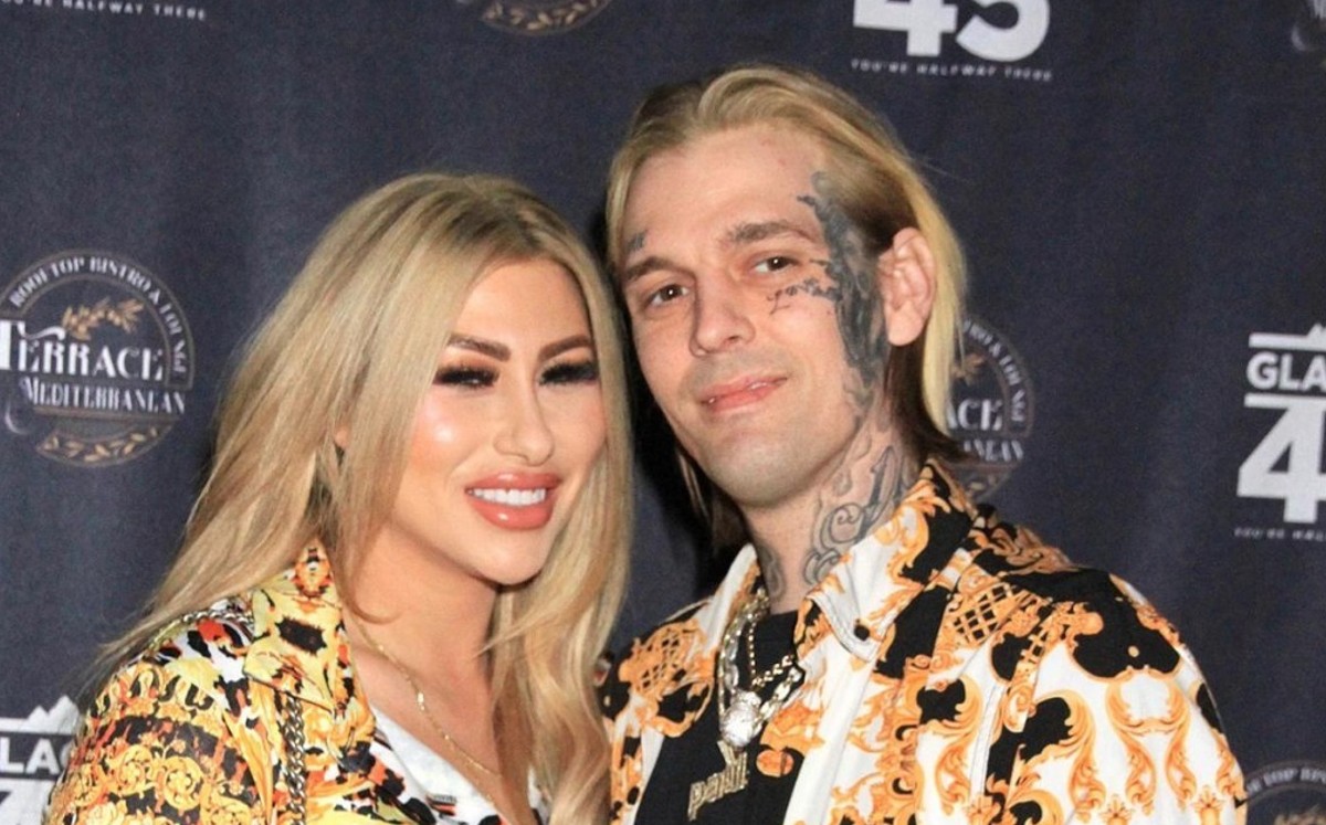 Captan a prometida de Aaron Carter devastada tras su muerte (Instagram).