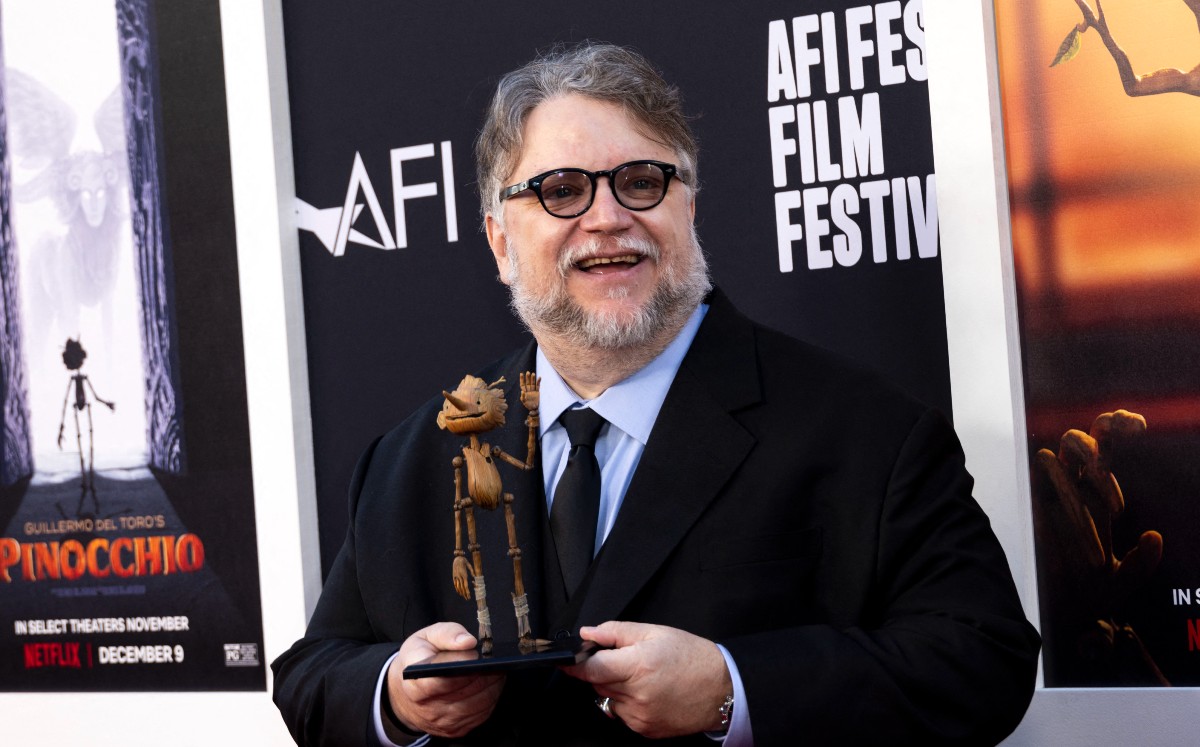 Guillermo del Toro tiene colección de Pinochos que le regaló su mamá (Instagram).