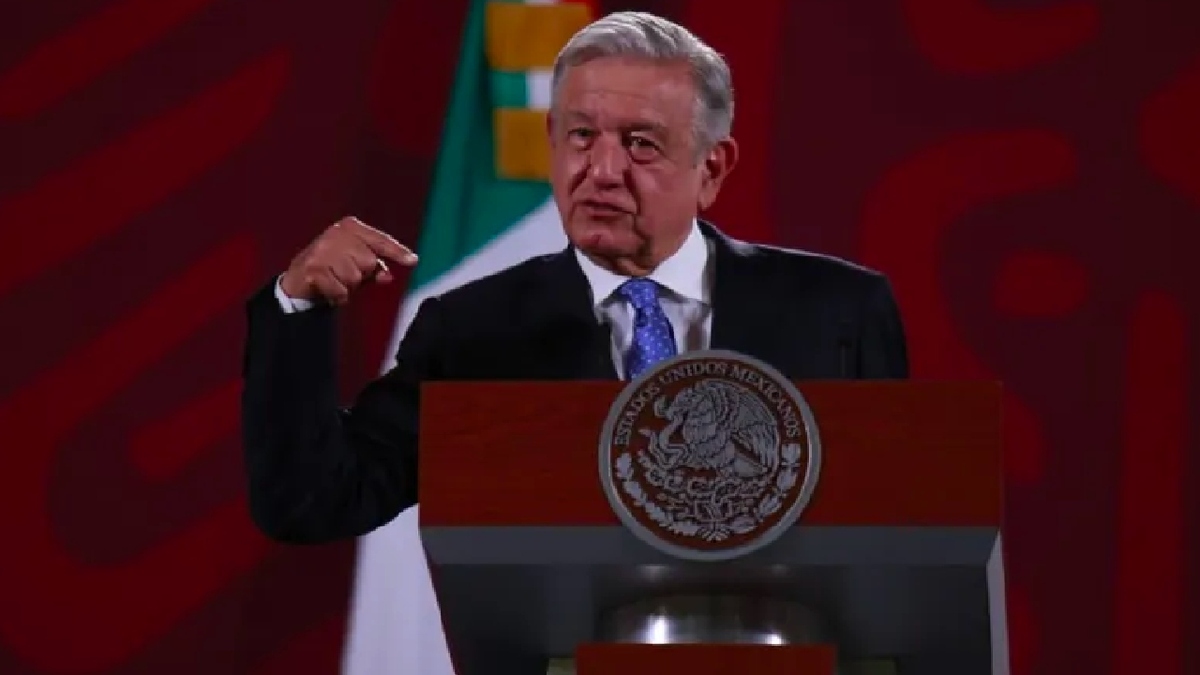 AMLO busca aumento cuidadoso y unánime al salario mínimo en 2023