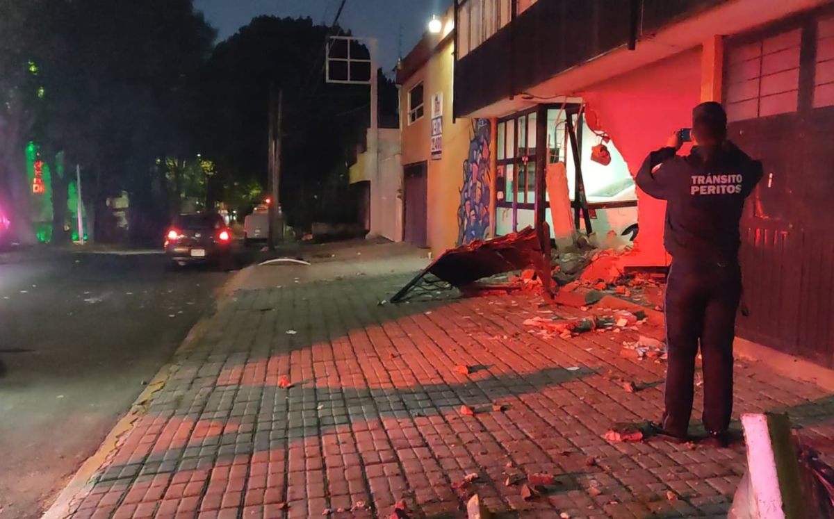 Conductor se queda dormido y atraviesa un edificio en La Paz | Alfredo Fernández
