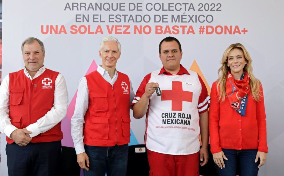 El gobernador entregó dos ambulancias e inauguró dos quirófanos para la delegación Toluca