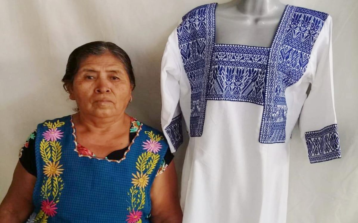 Artesanas del bordado 'pepenado' de Puebla participarán en la exposición en Los Pinos | Especial