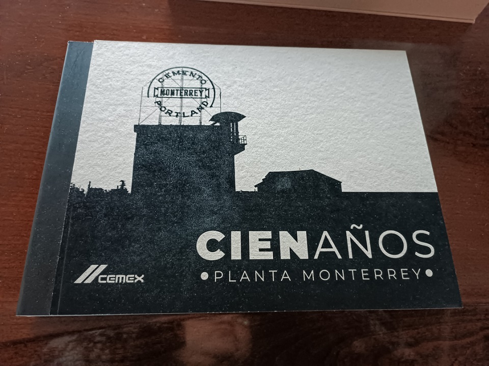 Cemex 100 años libro de Aniversario. (Cortesía)