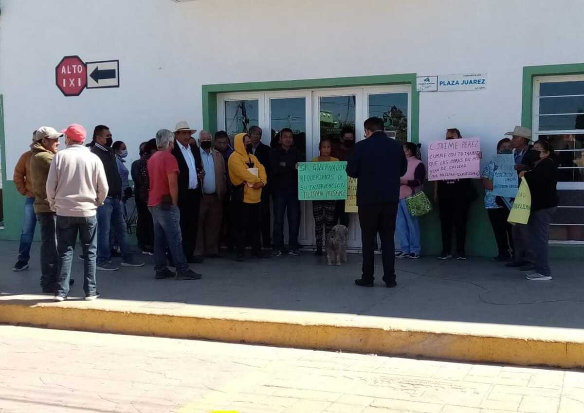 Habitantes “tomaron” las instalaciones del palacio de gobierno. (Francisco Villeda)