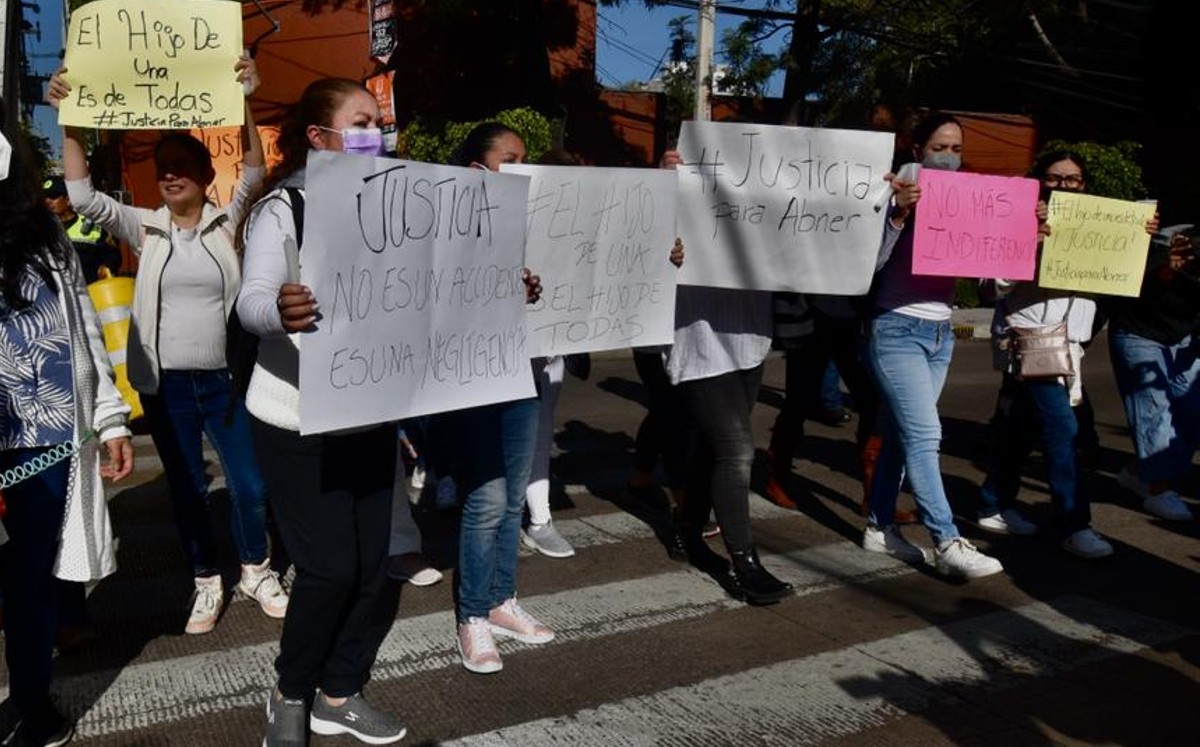 Las mamás caminaron a lo largo de la avenida Patriotismo. l Haarón Álvarez
