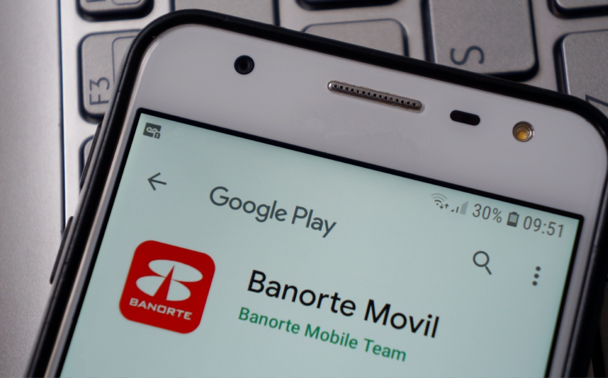 La persona solicitante debe descargar la aplicación Banorte Móvil. Foto: (Shutterstock)