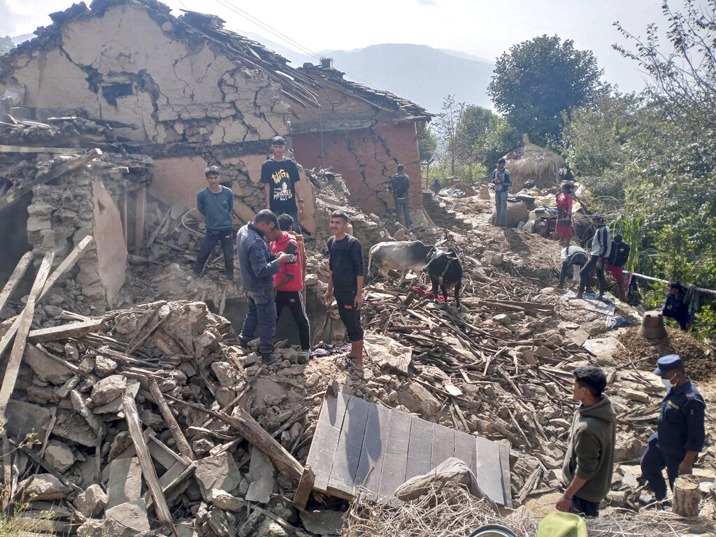 El sismo tuvo epicentro en la zona montañosa del oeste de Nepal. (AP)